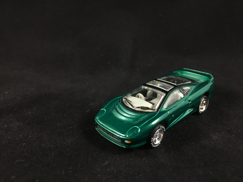 Illustration for article titled LaLD Car Week 1990's: Jaguar XJ220